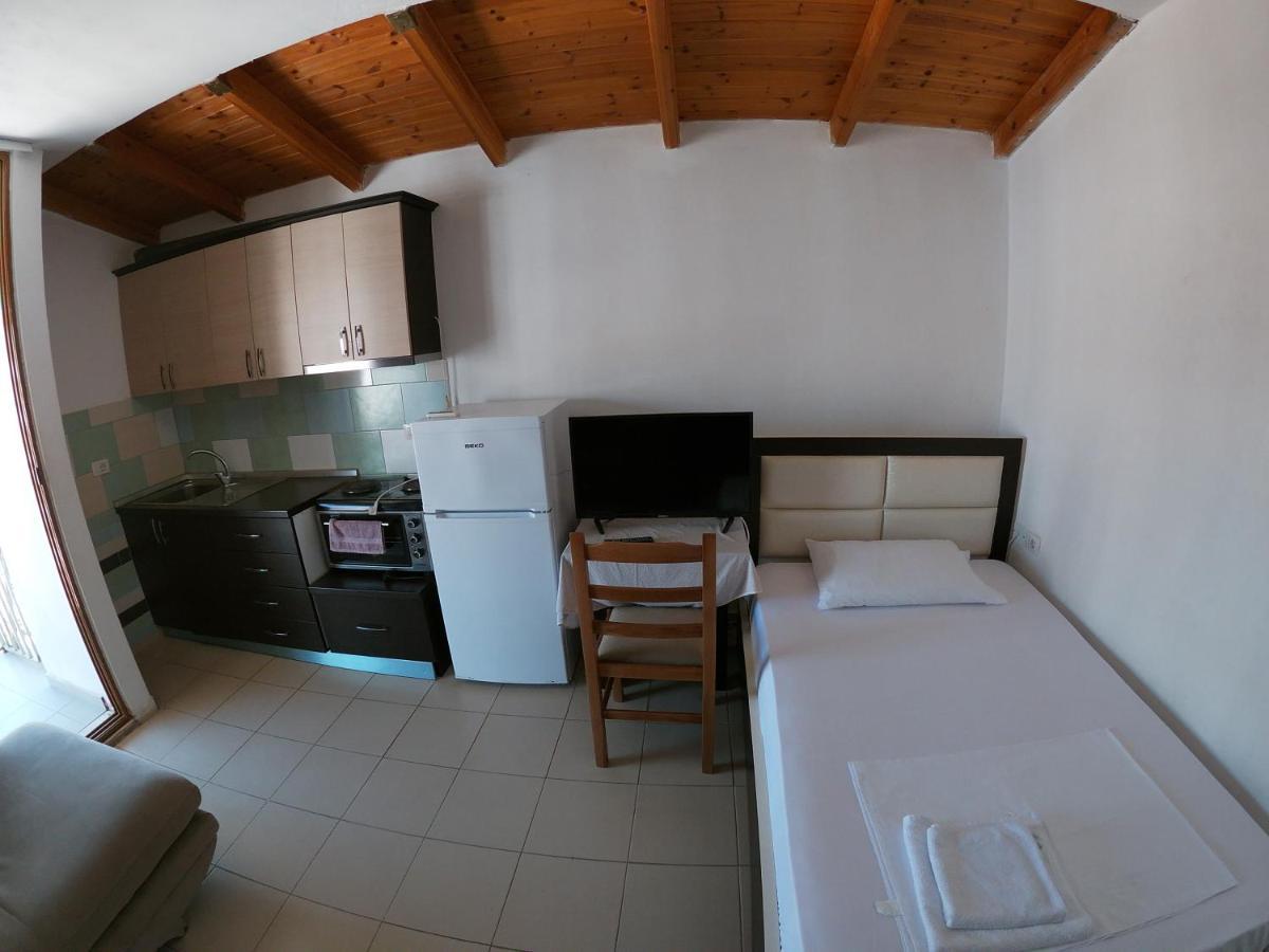 Honey Apartments Near Promenade Sarande Exterior photo