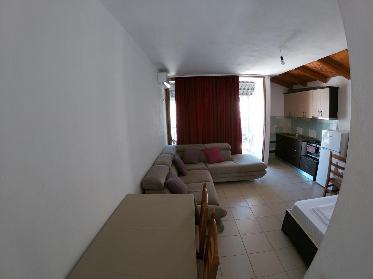 Honey Apartments Near Promenade Sarande Exterior photo