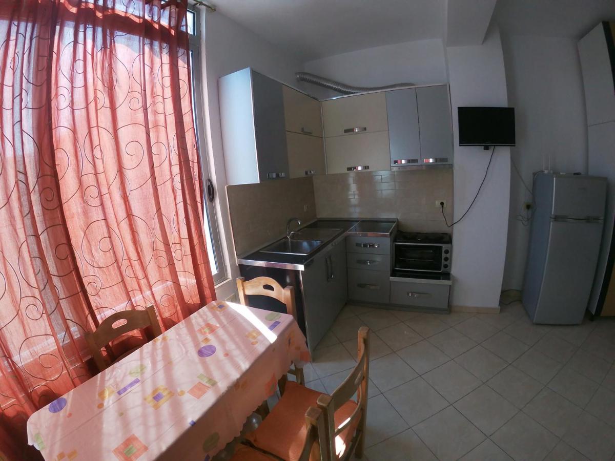 Honey Apartments Near Promenade Sarande Exterior photo