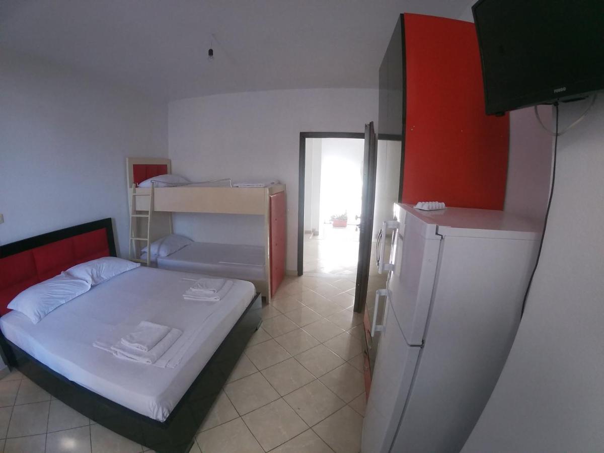 Honey Apartments Near Promenade Sarande Exterior photo