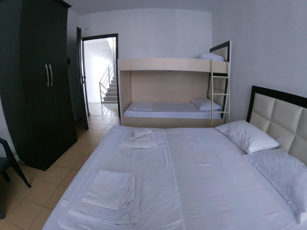 Honey Apartments Near Promenade Sarande Exterior photo