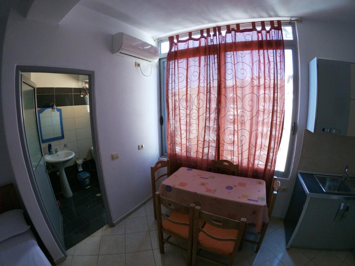 Honey Apartments Near Promenade Sarande Exterior photo