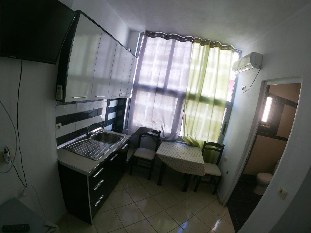 Honey Apartments Near Promenade Sarande Exterior photo