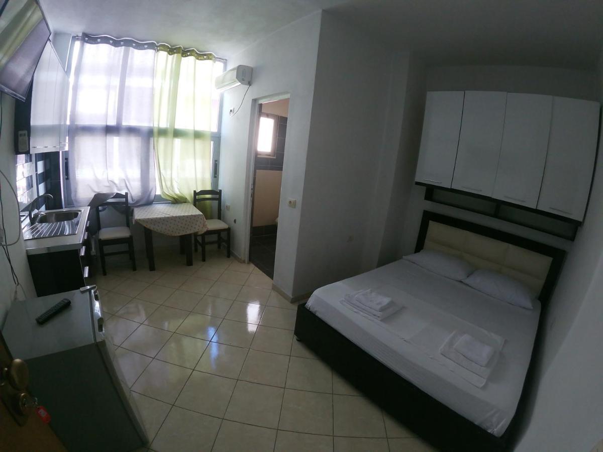 Honey Apartments Near Promenade Sarande Exterior photo