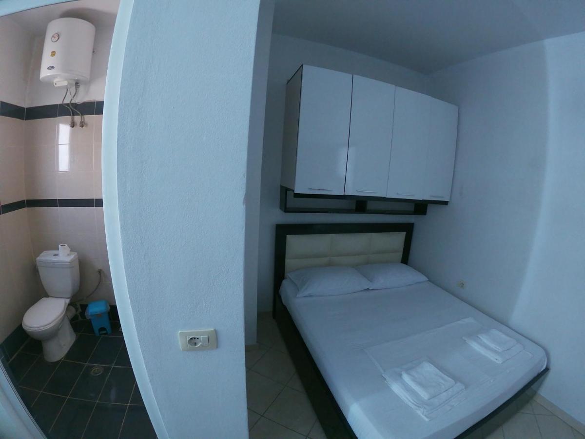 Honey Apartments Near Promenade Sarande Exterior photo