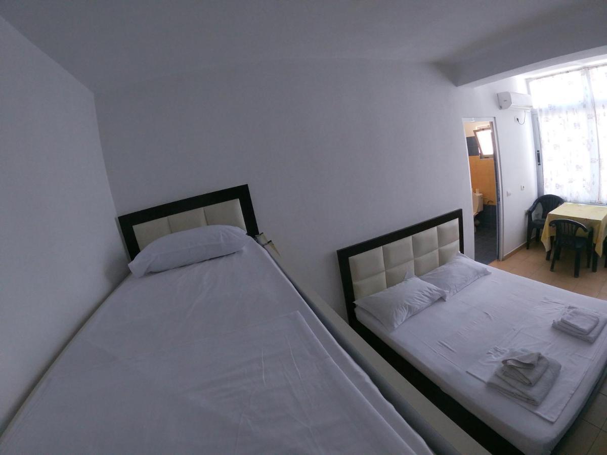 Honey Apartments Near Promenade Sarande Exterior photo