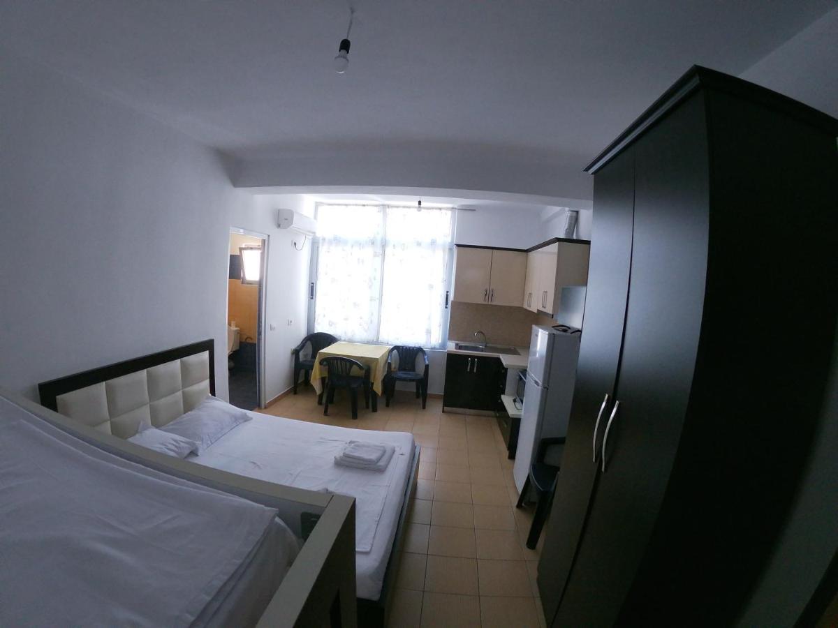 Honey Apartments Near Promenade Sarande Exterior photo