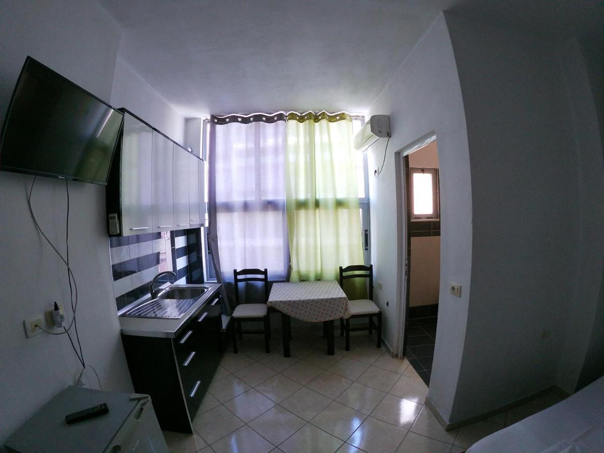 Honey Apartments Near Promenade Sarande Exterior photo