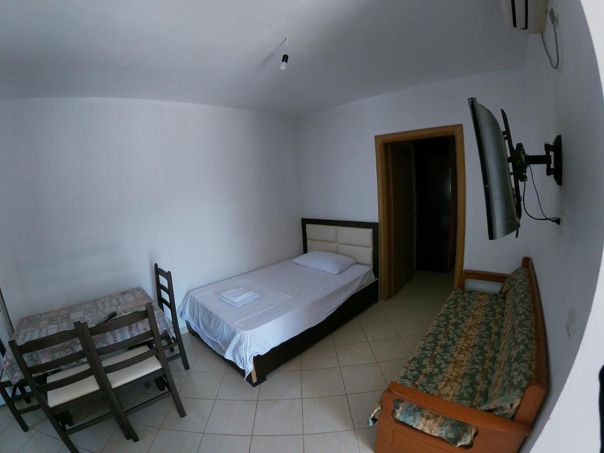 Honey Apartments Near Promenade Sarande Exterior photo
